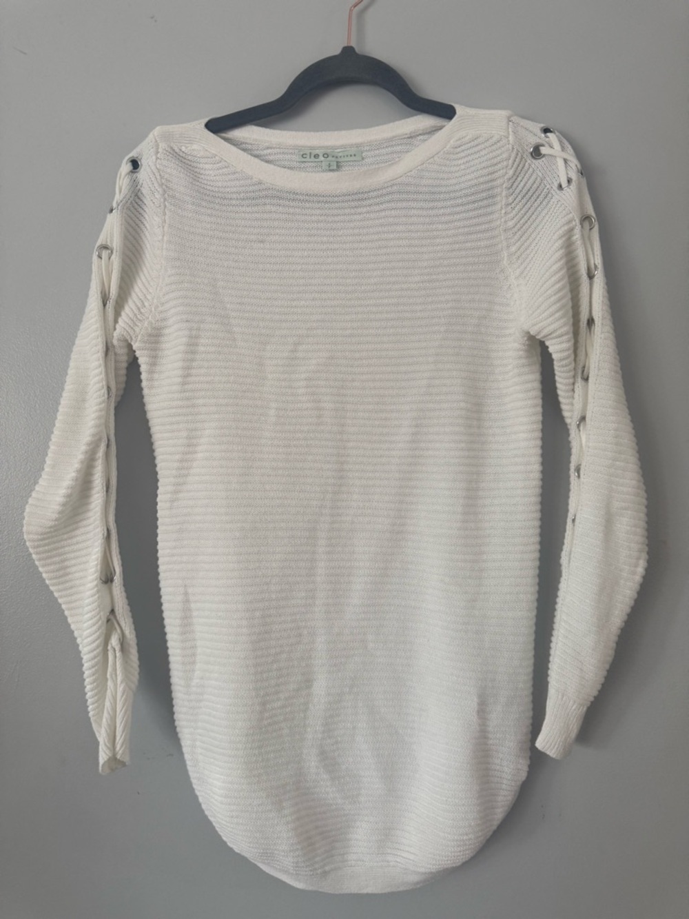 😸🇨🇦 EUC Cleo White Scoop Neck Lace-Up Sleeve Sweater